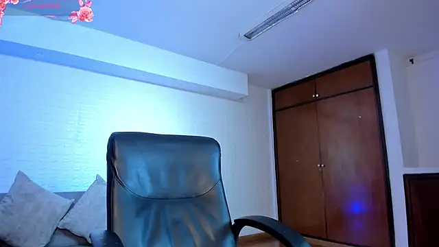 Saara_Corraless webcam