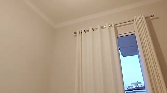 elise_nyx (F young) - Brincar Peitinhos - Play Show Tits