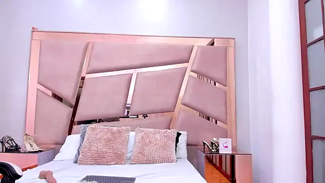 ValentineRouse webcam