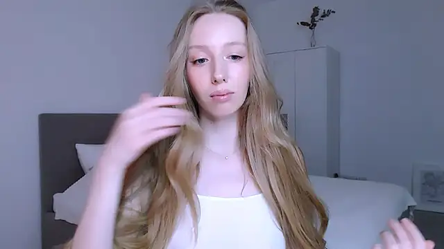 luna_insniity (F young) - flash boobs