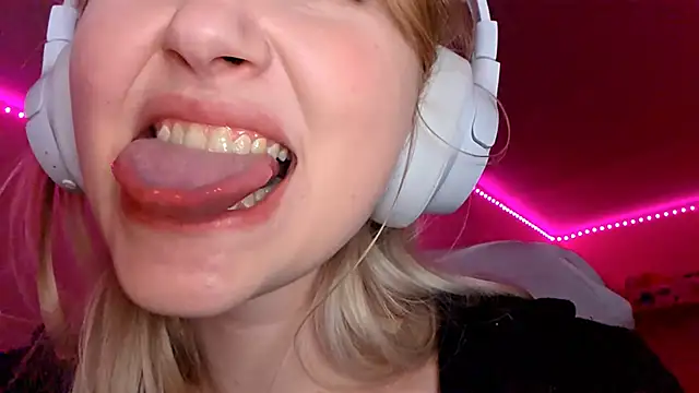 KarinRobertson webcam