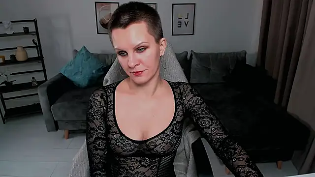 louisa_bay (F milf) - oil my boobs