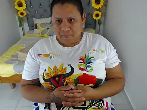 hotlesby_valery (F young) - open ass