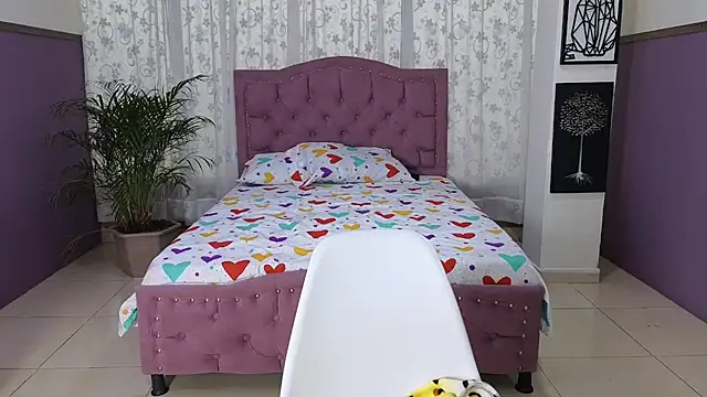 alaia_skater (F young) - Naked play with pussy