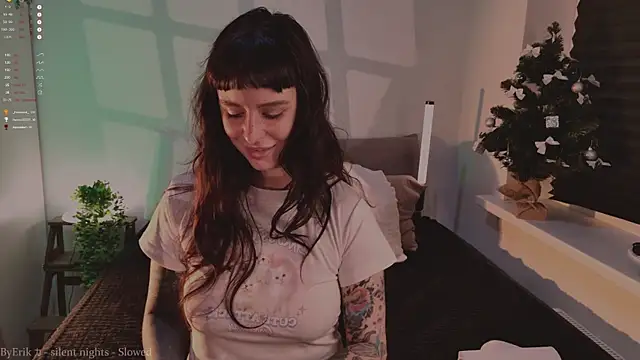 MichaellaMoon webcam