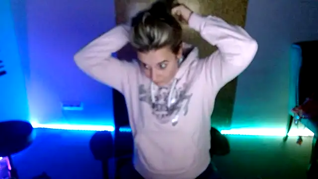 MystiqueMaven webcam