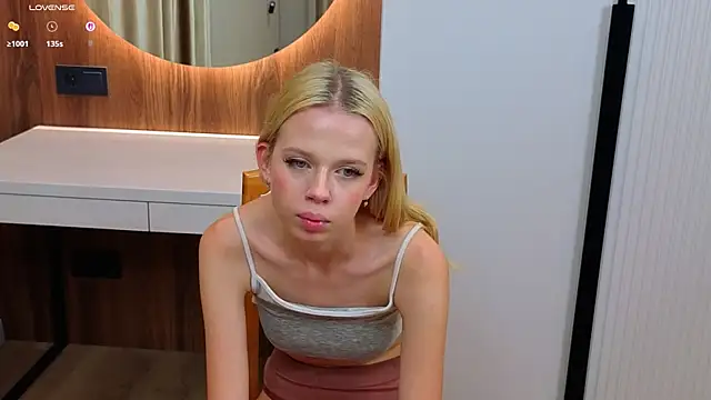 doriscandelario (F teen) - massage my ass close up