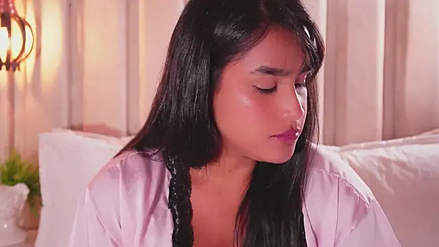 bonniekim_ (F young) - Clamps on nipples vibrator