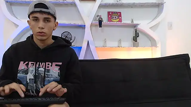 THREE_GUYS_HOT webcam