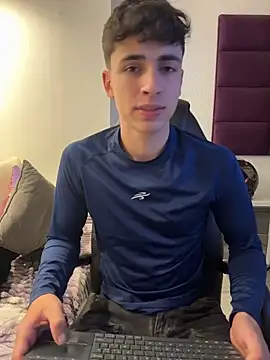 adrianrinaldi (M twink) - complelty naked 4u