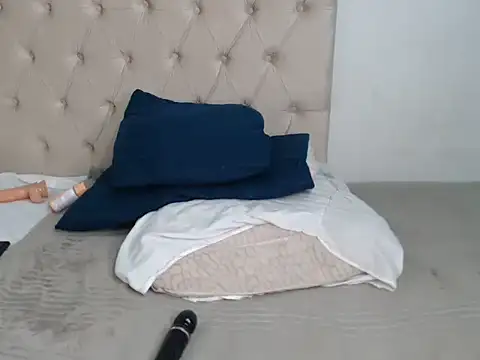 sahiba_22 (F young) - spread pussy