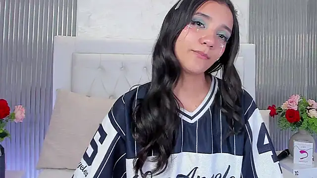 melodysweethoney (F teen) - SQUEEZE BOOBS + RIDE PILLOW OIL 🍒💦