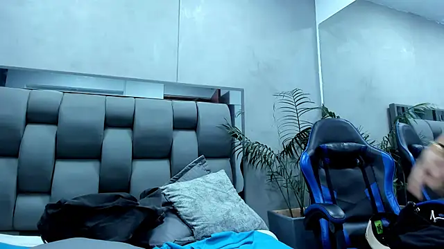 Kendra_and_liam webcam