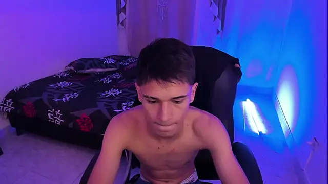 aron_boyy (M twink) - SPIT DICK