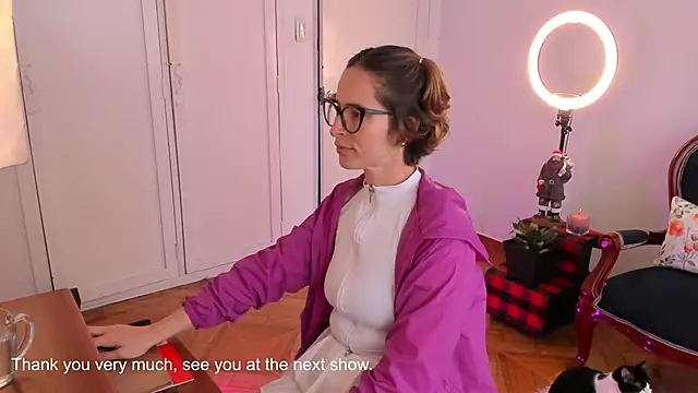 cuddlingbunny (Ask my age) - Show ass