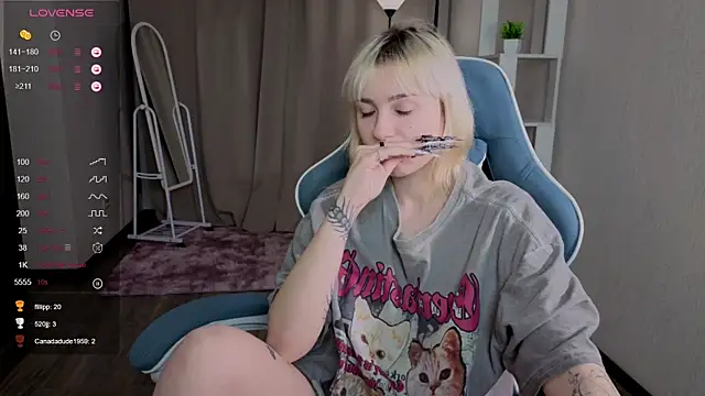 nasy (F teen) - blowjob dildo