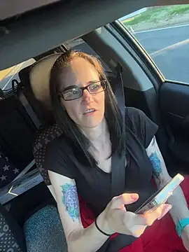 lolabunny9 (F milf) - TOYS ON!!!!  Make this MILF CUM!!!