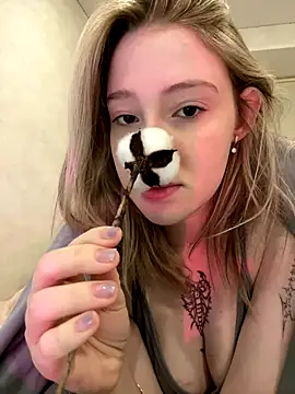 littlebitchesss webcam