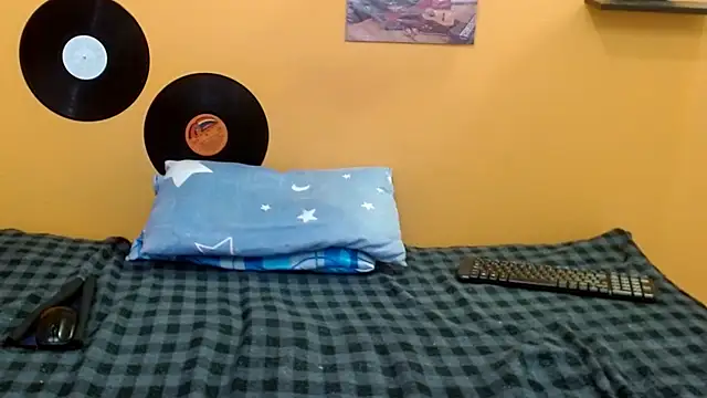 skinnyverus18 webcam