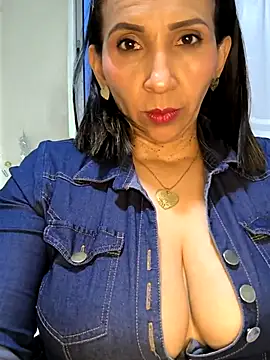 Mrsvictoriaaa live show on StripChat 