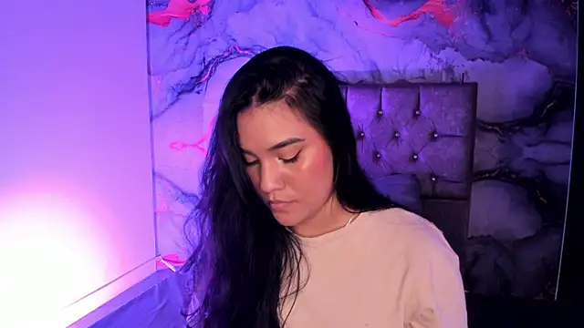 tayravelvet (F teen) - Oiled boobs and clamps nipples