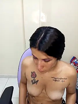 laurahotdirty webcam