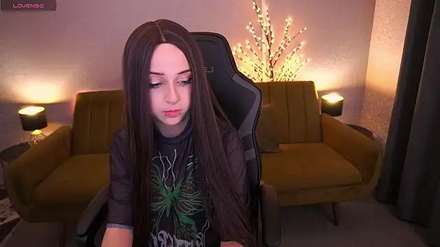 twivii (F teen) - show outfit