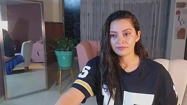 sweet_ahinara webcam