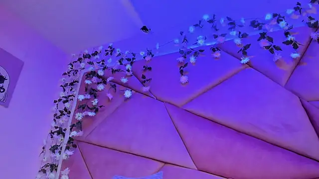 Victoria_Rossy webcam