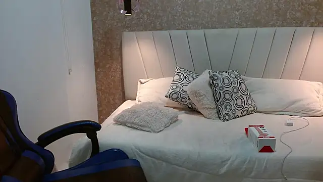 alicesmity_ (F young) - Rub my pussy in panties