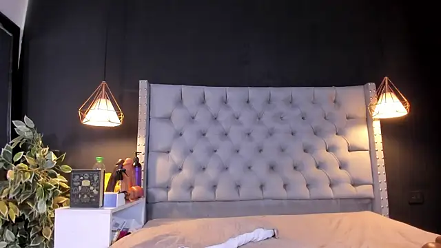 bianca_angel_ (F young) - 3 fingers in my squirt pussy 🥵💦