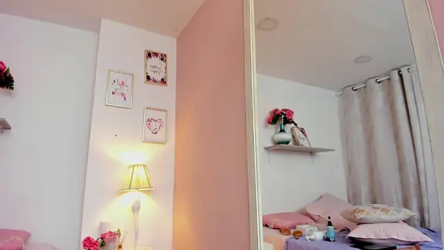 lauraraider (F young) - Torso Topless Blowjob