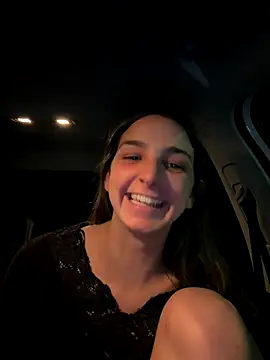 dorideluxe66 (F young) - Finger me naked outdoor