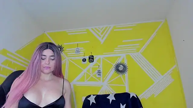 Nikolle_Rouss webcam