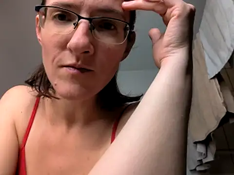 Milky_hairy_mommy webcam