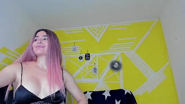 Nikolle_Rouss webcam