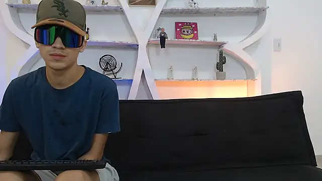 THREE_GUYS_HOT webcam