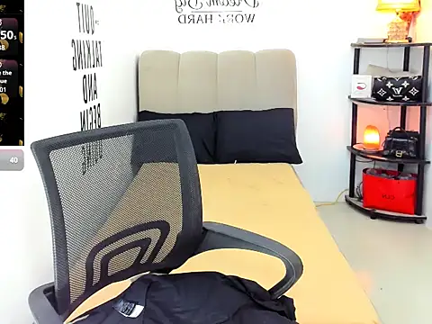 Trixie_Mattel21 webcam