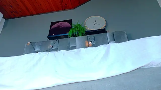 RiriiBrunette__ webcam