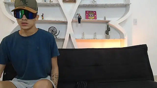 THREE_GUYS_HOT webcam