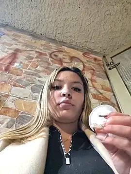 celeste_83 (F young) - Showing breasts in public😈