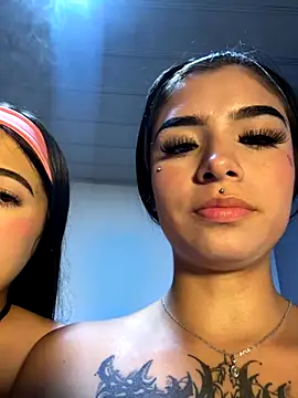 nicky_and_isabella webcam