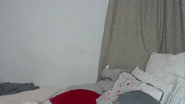 darrkdeeva68 (F young) - plz help me buy phone