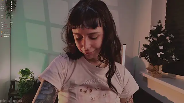 MichaellaMoon webcam