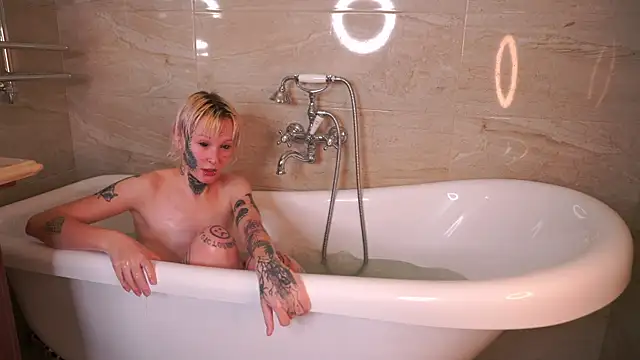 IsauraGarratt webcam