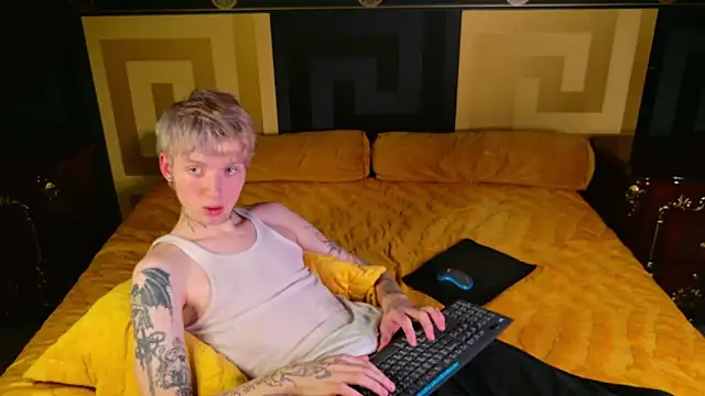 travis_clas (M twink) - OIL SHOW