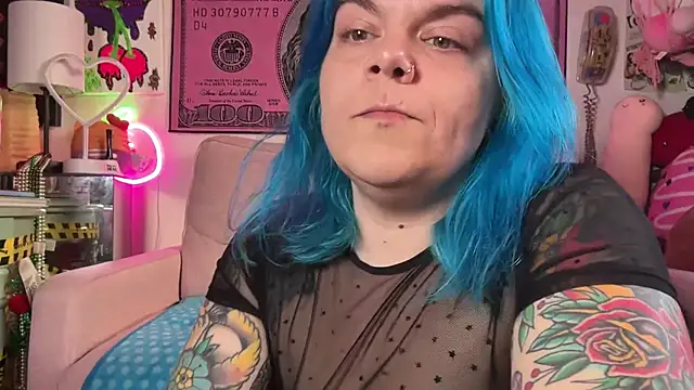 CherryBombBomb live show on StripChat 