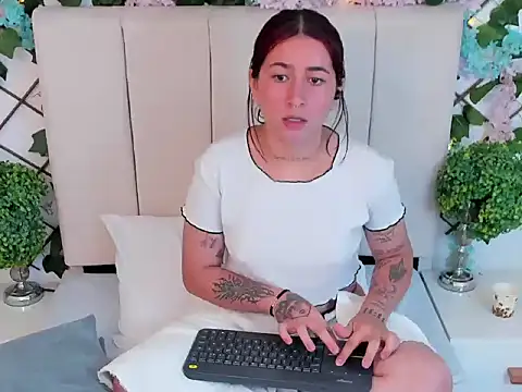 CharlotteBlossom webcam