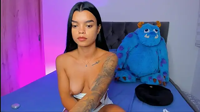 mia_world_ webcam