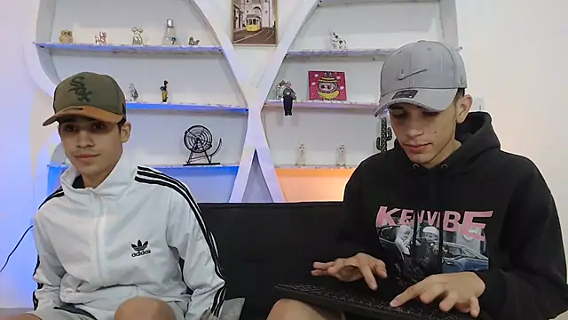 THREE_GUYS_HOT webcam